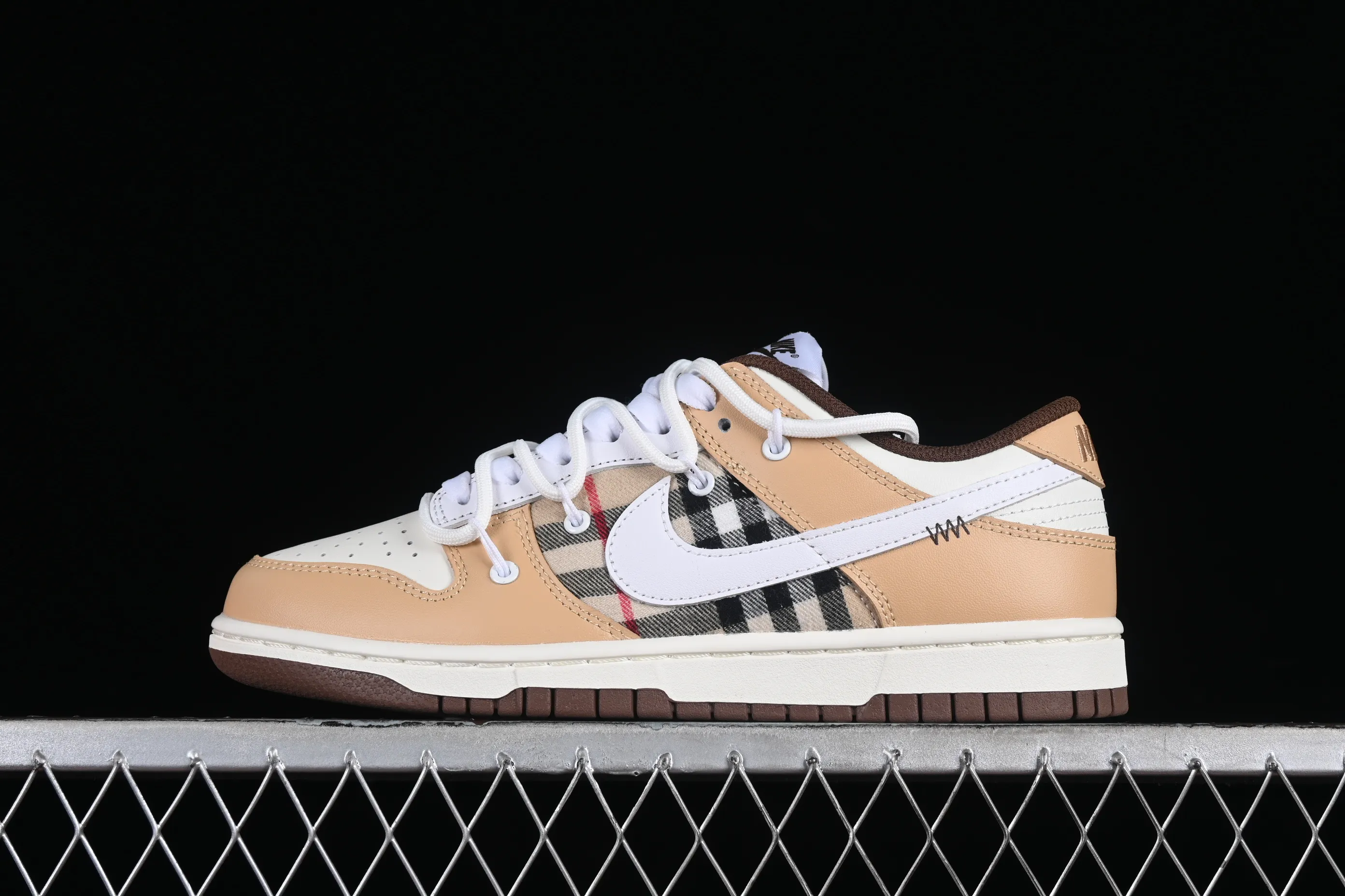 All Categories Nk SB Dunk Series Nk SB Dunk Low Low-top sneakers Nk Dunk Low Plaid Variations Retro literary style SB strappy low-top casual sneakers DD1503-124